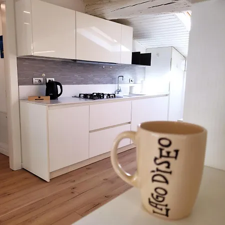 Attico Sul Mountain Iseo Hospitality * Ловере